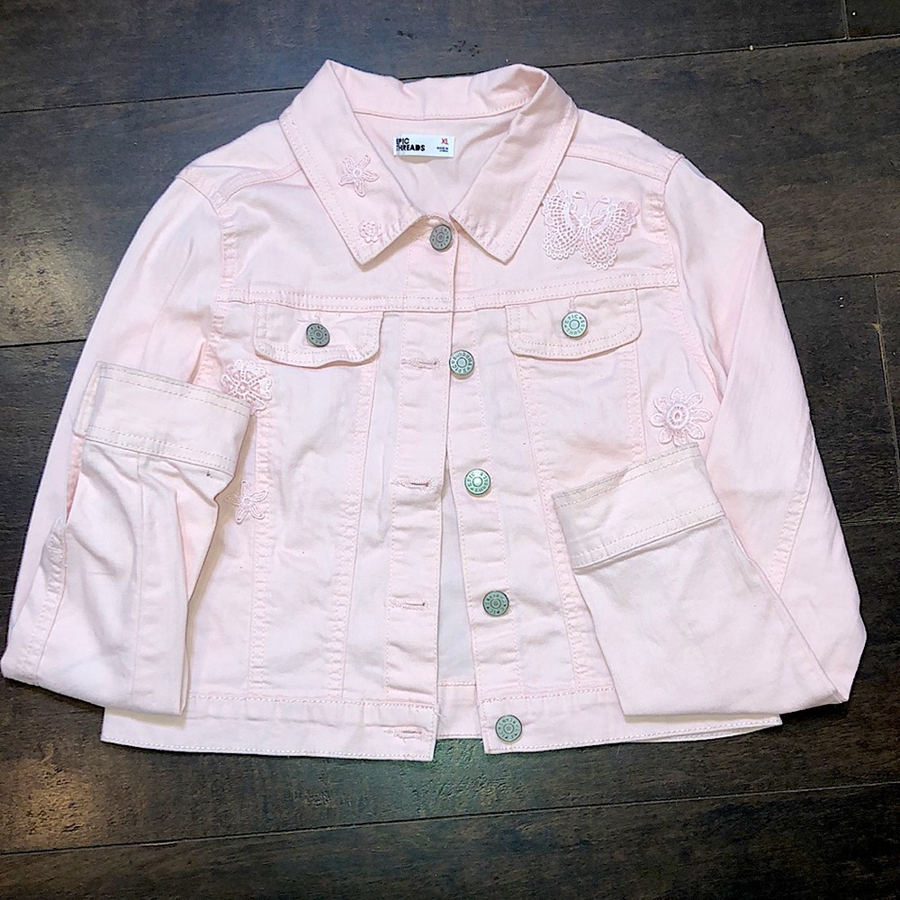 Light pink girls jean jacket. Size XL. Brand is Epic Threads.